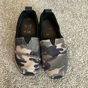 Boys camo Tom’s